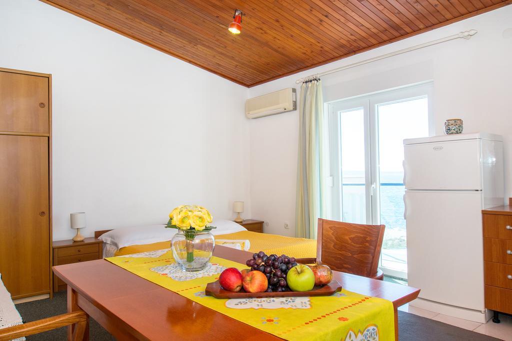Beach Guesthouse Mediteran Podstrana Habitación foto